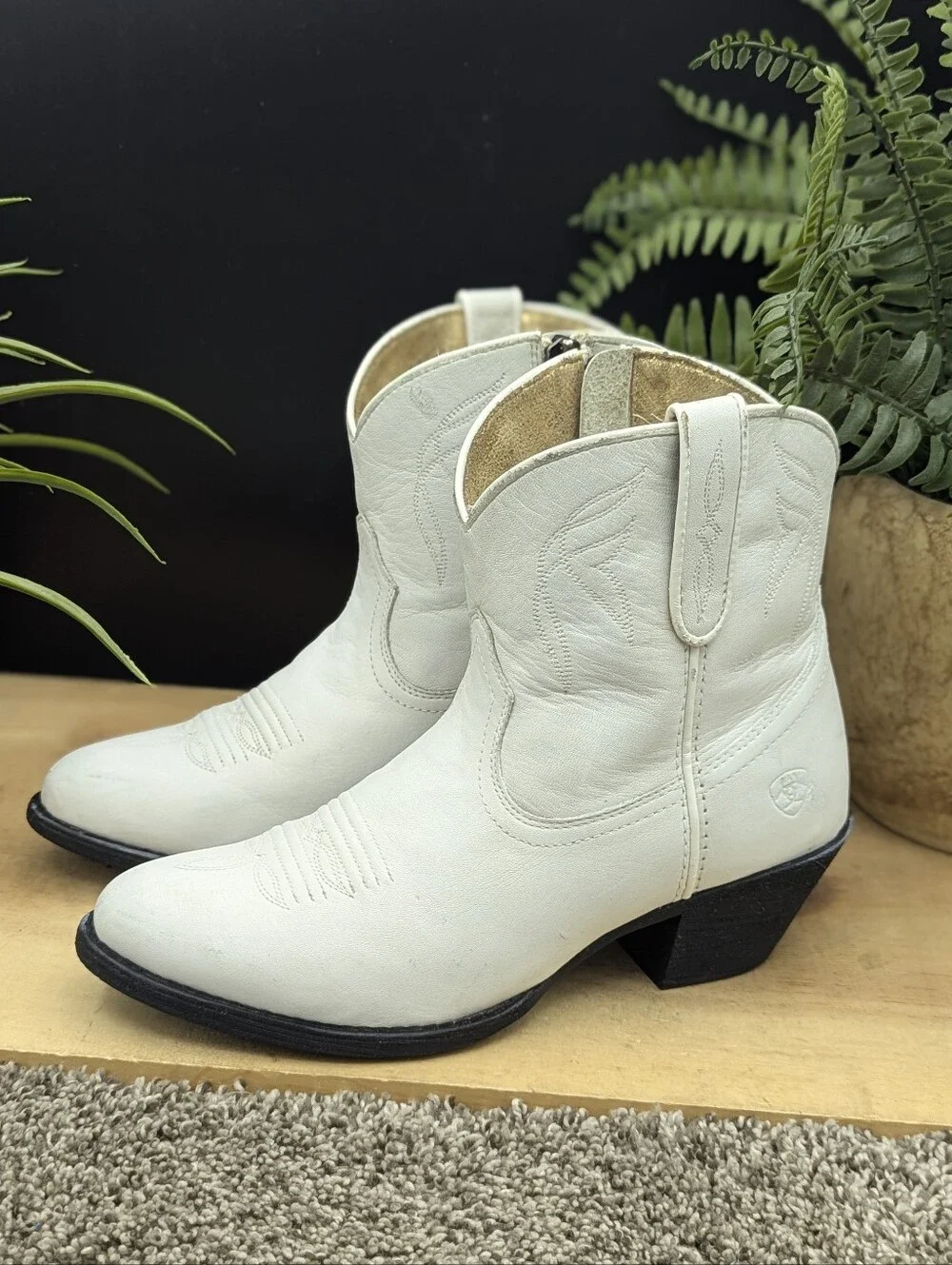 Ariat Darlin Women's Size 6.5B White Leather Side Zip Cowgirl Heeled Boots